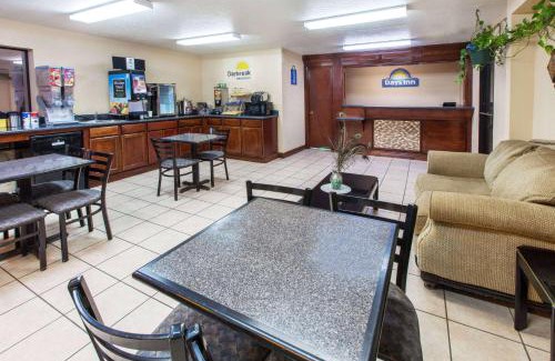 El Reno Hotel | Comfortable Stay at Days Inn by Wyndham El Reno, Pet Friendly
