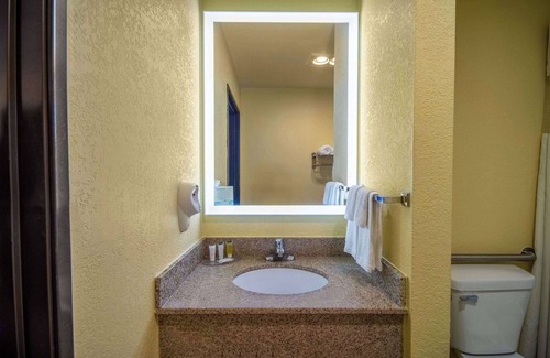 Evansdale Hotel | Convenient Days Inn by Wyndham with Pool & Breakfast