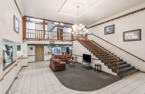 Evanston Hotel | Family-Friendly Days Inn with Pool & Hot Tub in Evanston