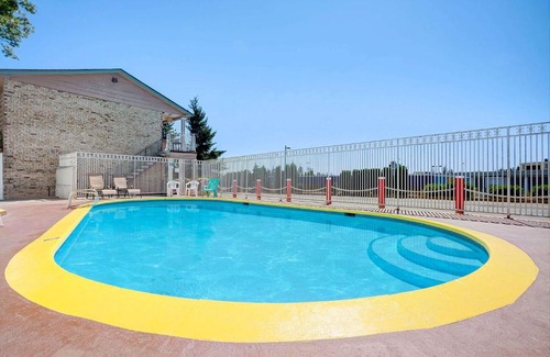 Murphys Corner Hotel | Pet-Friendly Days Inn by Wyndham Everett Awaits You!
