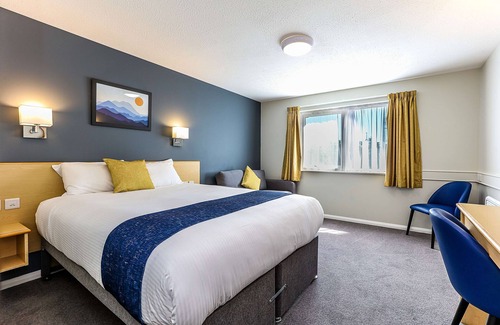 Fleet Hotel | Eco-Friendly Comfort at Days Inn by Wyndham Fleet M3
