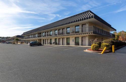 Florence Hotel | Cozy Days Inn by Wyndham Florence - Pet Friendly & Pool
