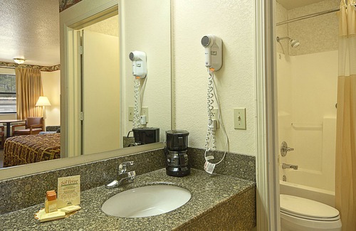 Fordyce Hotel | Family-Friendly Days Inn by Wyndham Fordyce with Pool