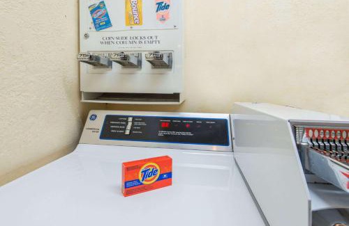 Frankfort Hotel | Budget-Friendly Days Inn by Wyndham Frankfort with Pool