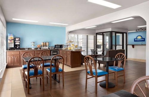 Fulton Hotel | Comfortable Days Inn by Wyndham Fulton with Family Amenities