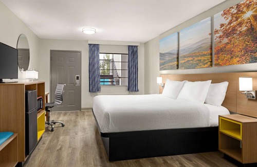 Fulton Hotel | Comfortable Days Inn by Wyndham Fulton with Family Amenities