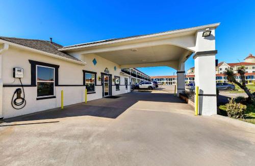 Gainesville Hotel | Convenient Days Inn by Wyndham Gainesville with Free Breakfast