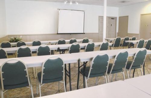 Georgetown Hotel | Budget-Friendly Days Inn by Wyndham Georgetown for Families
