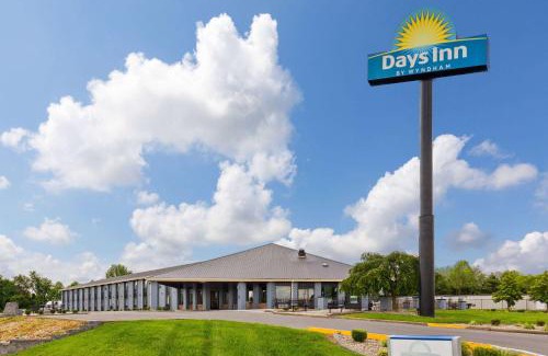 Glasgow Hotel | Pet-Friendly Days Inn by Wyndham Glasgow with Pool Access