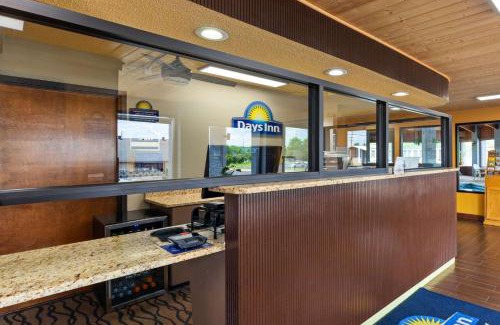 Glasgow Hotel | Pet-Friendly Days Inn by Wyndham Glasgow with Pool Access