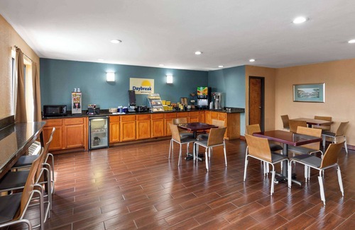 Glasgow Hotel | Comfortable Stay at Days Inn by Wyndham Glasgow with Pool