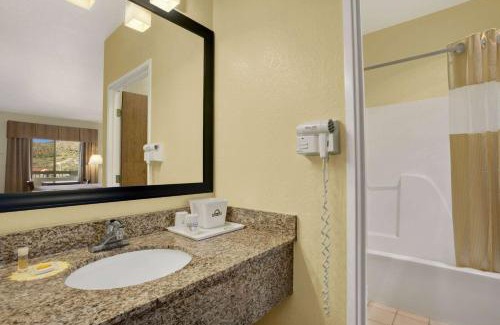 Globe Hotel | Comfort and Convenience at Days Inn by Wyndham Globe