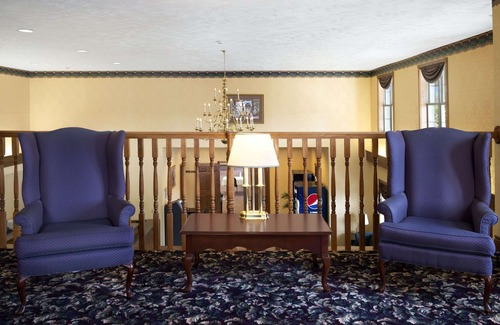 Grayling Hotel | Relax at Days Inn by Wyndham Grayling with Pool & Spa