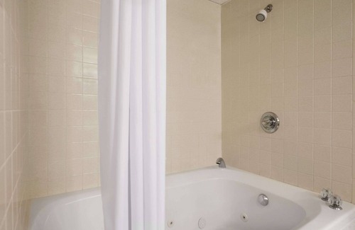 Grayling Hotel | Relax at Days Inn by Wyndham Grayling with Pool & Spa