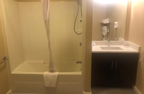 Hinton Hotel | Family-Friendly Days Inn by Wyndham Hinton - Great Reviews!