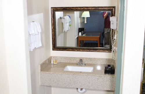 Brookhollow Hotel | Budget-Friendly Stay at Days Inn by Wyndham Houston