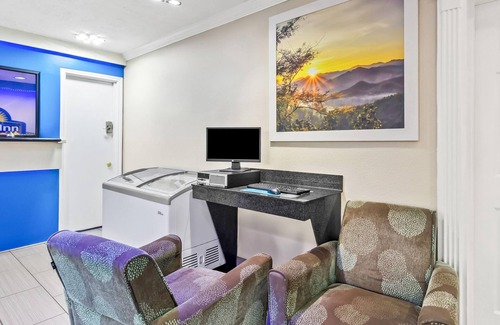 North Shore Hotel | Comfortable Stay at Days Inn by Wyndham Houston East