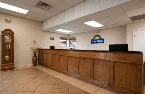 Huntington Hotel | Pet-Friendly Days Inn by Wyndham Huntington Awaits You