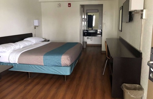 Indianapolis Hotel | Comfortable Stay at Days Inn by Wyndham Indianapolis South