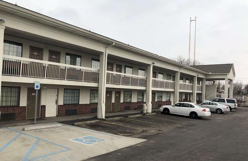 Indianapolis Hotel | Comfortable Stay at Days Inn by Wyndham Indianapolis South
