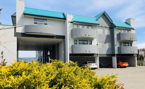 Kamloops Hotel | Pet-Friendly Days Inn in Kamloops with Pool & Breakfast