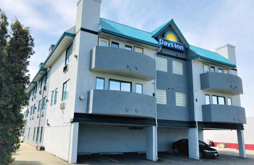 Kamloops Hotel | Pet-Friendly Days Inn in Kamloops with Pool & Breakfast