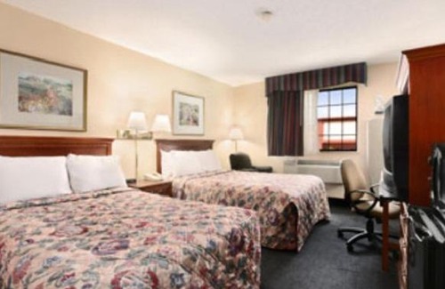 Keene Hotel | Discover Days Inn by Wyndham Keene: Pet-Friendly Comfort