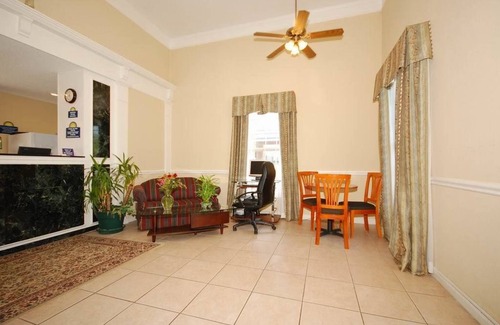 Hillcrest Hotel | Comfortable Stay at Days Inn by Wyndham KU Lawrence