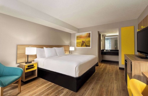 Kuttawa Hotel | Budget-Friendly Days Inn Kuttawa/Eddyville with Pool & Breakfast