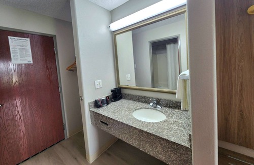 Lafayette Hotel | Budget-Friendly Days Inn by Wyndham Lafayette Scott Awaits