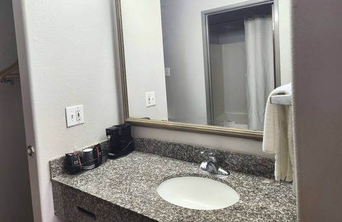Lafayette Hotel | Budget-Friendly Days Inn by Wyndham Lafayette Scott Awaits