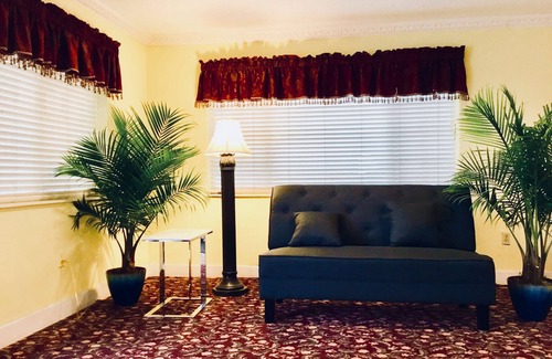 Lake Village Hotel | Family-Friendly Days Inn with Pool & Breakfast in Lake Village