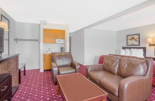 Lake Village Hotel | Family-Friendly Days Inn with Pool & Breakfast in Lake Village