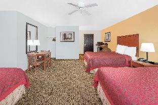 Lamar Hotel | Comfortable Stay at Days Inn by Wyndham Lamar with Pool Access