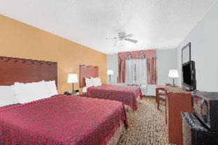 Lamar Hotel | Comfortable Stay at Days Inn by Wyndham Lamar with Pool Access