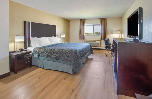 Le Roy Hotel | Comfortable Days Inn by Wyndham Le Roy/Bloomington Southeast