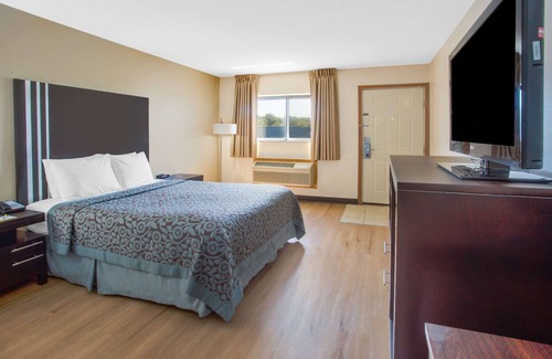 Le Roy Hotel | Comfortable Days Inn by Wyndham Le Roy/Bloomington Southeast