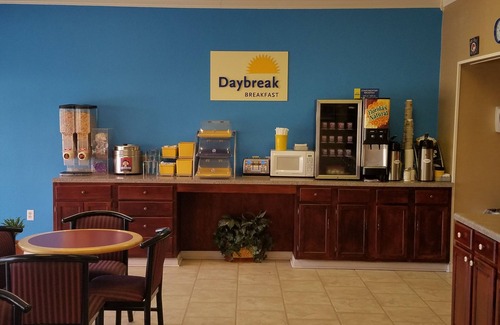 Leesville Hotel | Comfortable Stay at Days Inn by Wyndham Leesville