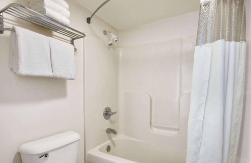 Lexington Hotel | Days Inn by Wyndham Lexington