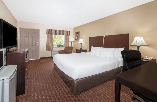 Lexington Hotel | Days Inn by Wyndham Lexington
