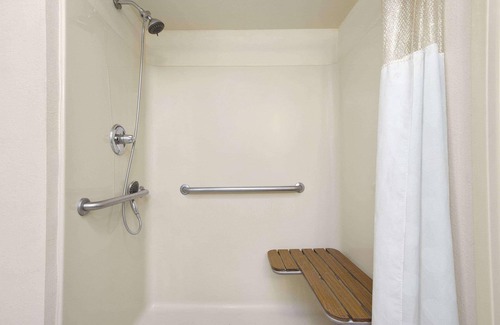 Lexington Hotel | Days Inn by Wyndham Lexington