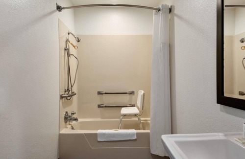 Lexington - Salisbury Hotel | Comfortable Stay at Days Inn by Wyndham Lexington