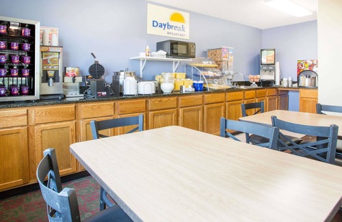 Lexington Hotel | Budget-Friendly Days Inn by Wyndham Lexington NE with Breakfast