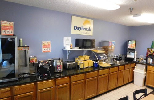 Lexington Hotel | Budget-Friendly Days Inn by Wyndham Lexington NE with Breakfast