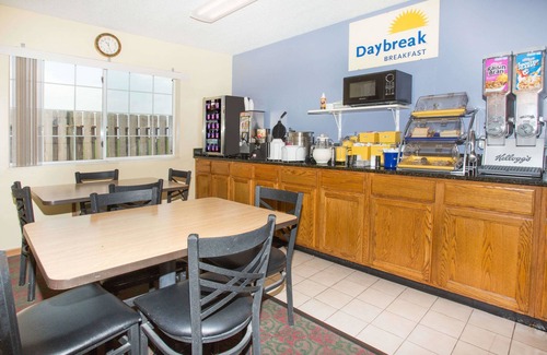 Lexington Hotel | Budget-Friendly Days Inn by Wyndham Lexington NE with Breakfast