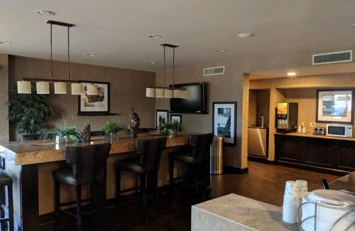 Longview Hotel | Pet-Friendly Days Inn with Pool & Breakfast in Longview
