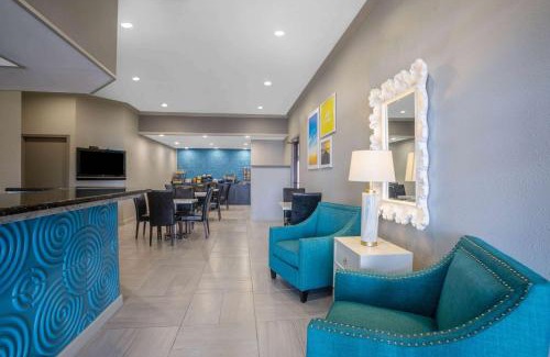 Lonoke Hotel | Pet-Friendly Days Inn by Wyndham Lonoke with Pool Access