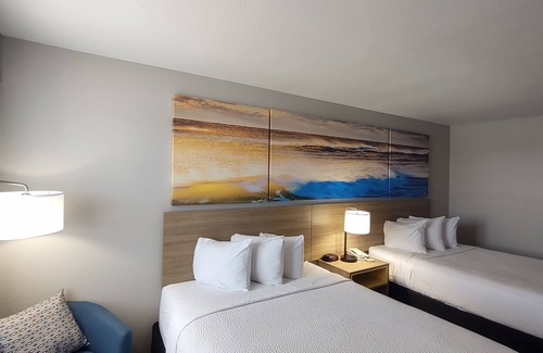 Lonoke Hotel | Explore Days Inn by Wyndham Lonoke: Pool, Spa & Dining