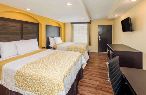 Madison Hotel | Convenient Days Inn by Wyndham Madison with Spa & Breakfast