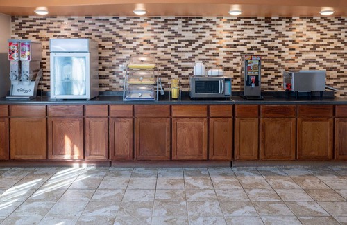 Lakeview Hotel | Convenient Stays at Days Inn by Wyndham Manassas Battlefield
